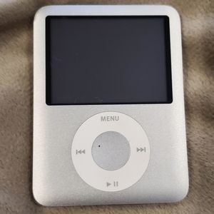 APPLE IPOD nano 3rd Generation 4GB SILVER